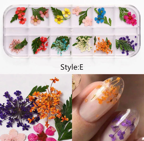 Mix dried flowers nail art